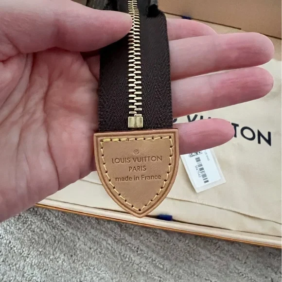 Brand new Authentic Louis Vuitton toiletry pouch 26 - Picture 5 of 8
